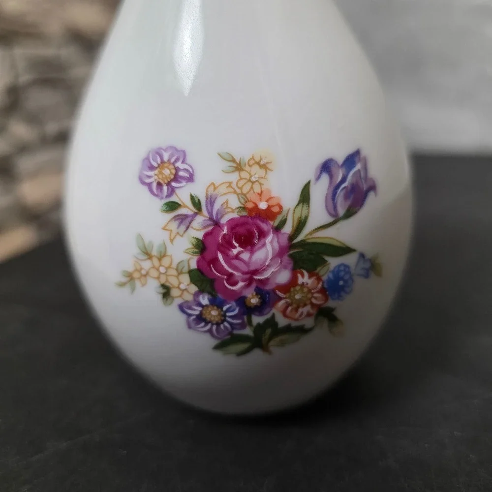 Arnart KPM Floral Bud Vase Porcelain 1983 Japan Gold Trim White GOOD Victorian